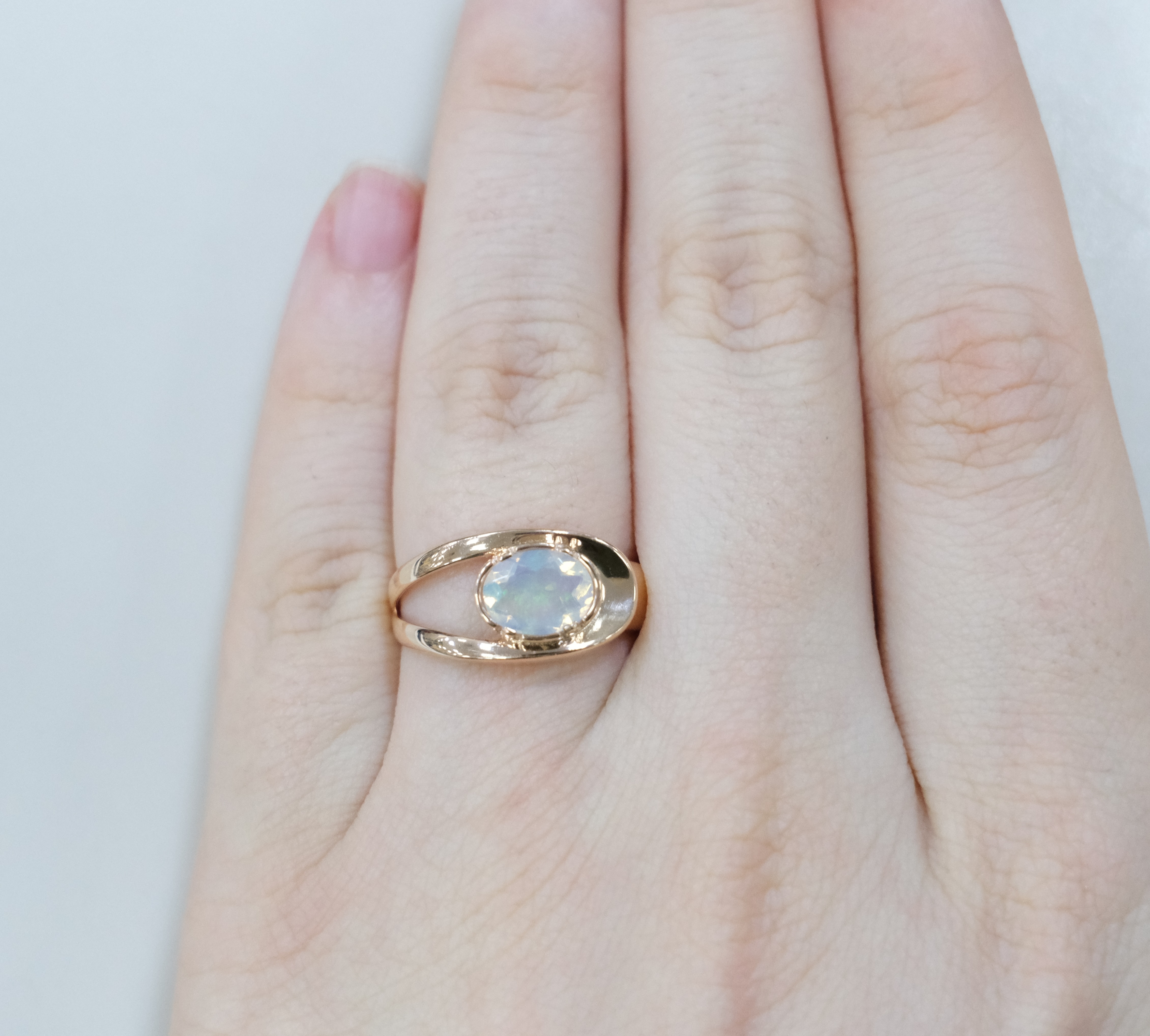 Серебряное кольцо с опалом